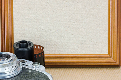 復古照相機、 老照片、 信件和筆配書