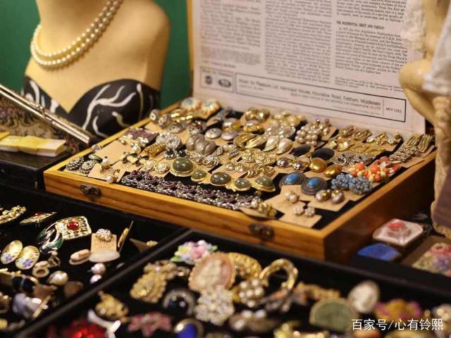 成都古著店 穿在身上的時光機，相框機配的復古魅力